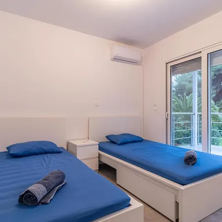 וילה Marvelous, Secluded W/ 3 Bedroom , Pool & Garden, Kavos איסטמיה