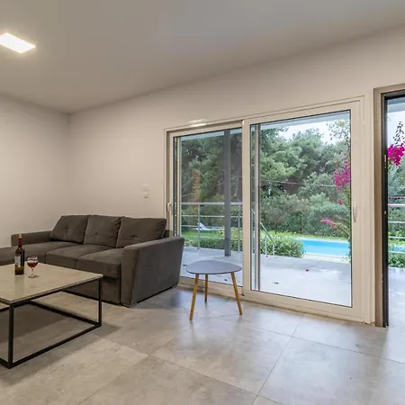 Marvelous, Secluded W/ 3 Bedroom , Pool & Garden, Kavos