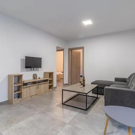 Marvelous, Secluded W/ 3 Bedroom , Pool & Garden, Kavos * איסטמיה