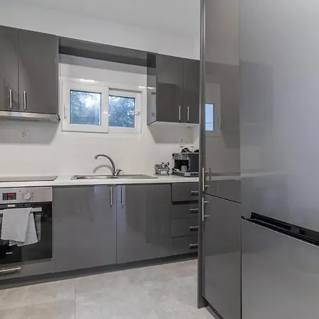 Marvelous, Secluded W/ 3 Bedroom , Pool & Garden, Kavos וילה