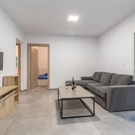 וילה Marvelous, Secluded W/ 3 Bedroom , Pool & Garden, Kavos *