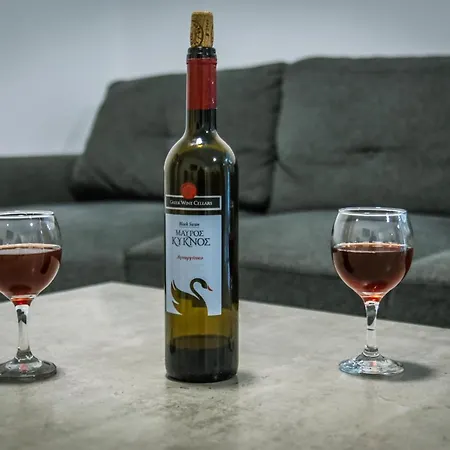 Βίλα Marvelous, Secluded W/ 3 Bedroom , Pool & Garden, Kavos