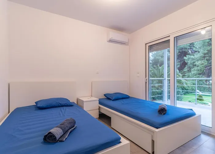 Vila Marvelous, Secluded W/ 3 Bedroom , Pool & Garden, Kavos Isthmia