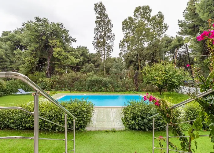 Marvelous, Secluded W/ 3 Bedroom , Pool & Garden, Kavos فيلة