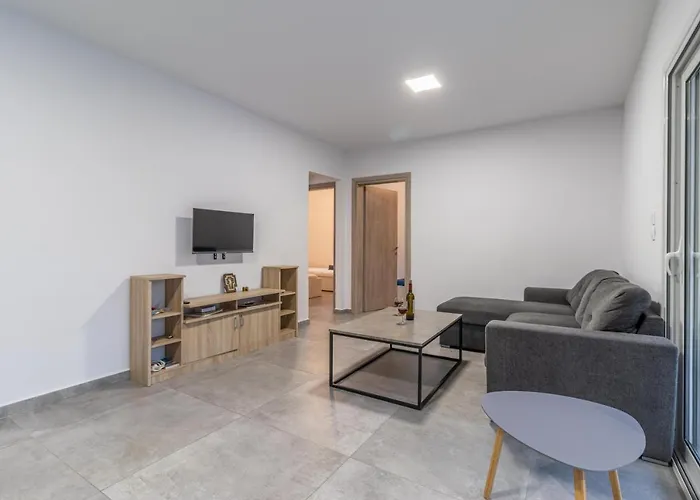 Marvelous, Secluded W/ 3 Bedroom , Pool & Garden, Kavos * Isthmia