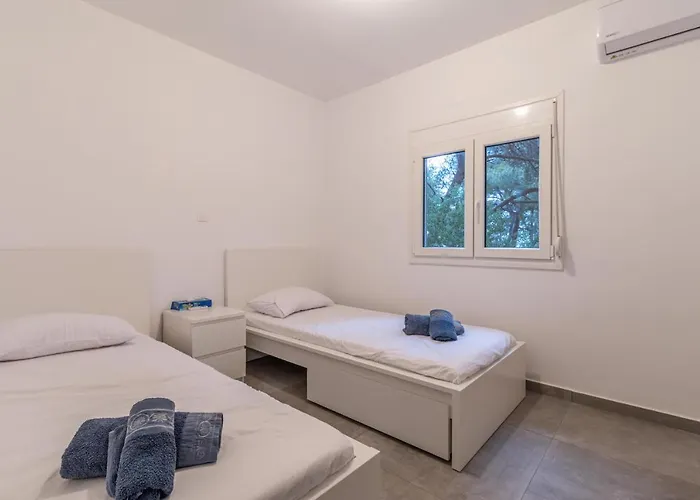 Marvelous, Secluded W/ 3 Bedroom , Pool & Garden, Kavos Villa