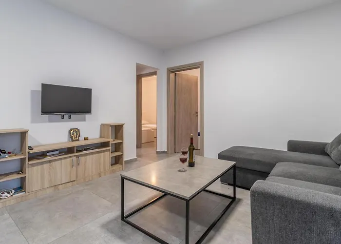 Marvelous, Secluded W/ 3 Bedroom , Pool & Garden, Kavos * Isthmia