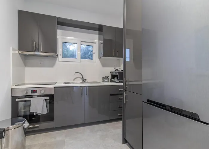 Marvelous, Secluded W/ 3 Bedroom , Pool & Garden, Kavos فيلة