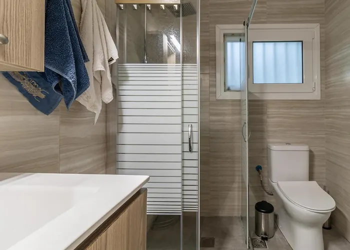 Villa Marvelous, Secluded W/ 3 Bedroom , Pool & Garden, Kavos *