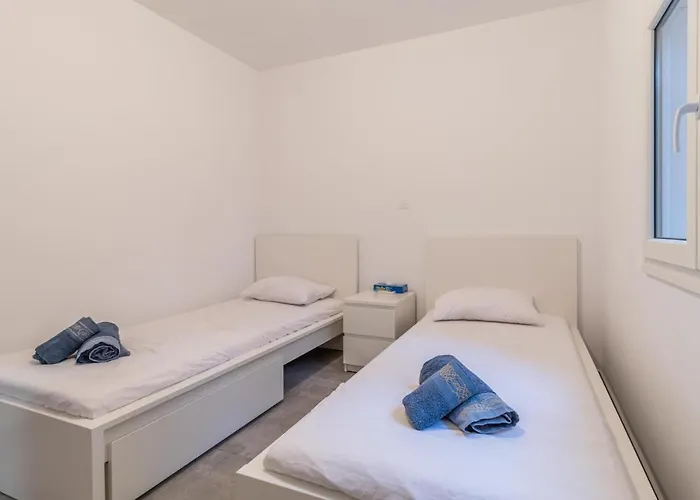 Marvelous, Secluded W/ 3 Bedroom , Pool & Garden, Kavos إسثْمِيا